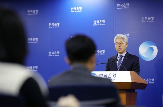 박양수 한국은행 경제통계국장이 22일 서울 중구 한국은행에서 열린 2019년 4분기 및 연간 실질 국내총생산(속보) 기자설명회에서 브리핑을 하고 있다. 연합뉴스